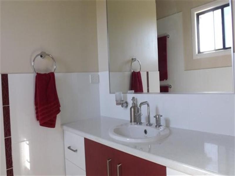 5 Beetson Drive, Roma QLD 4455