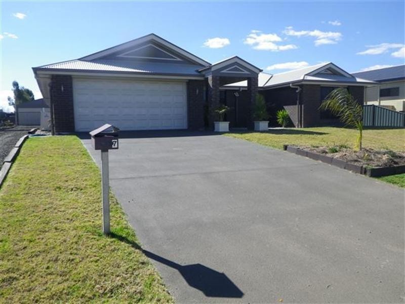 7 Beetson Drive, Roma QLD 4455