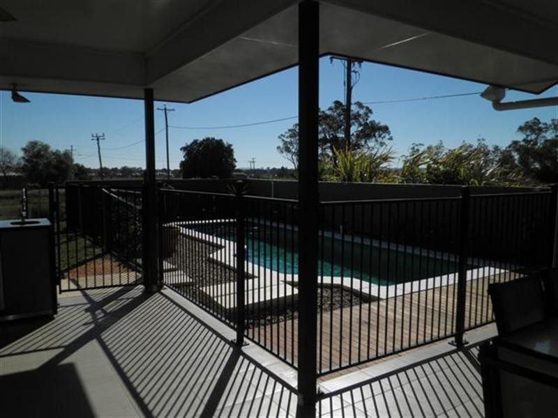 191 Charles Street, Roma QLD 4455
