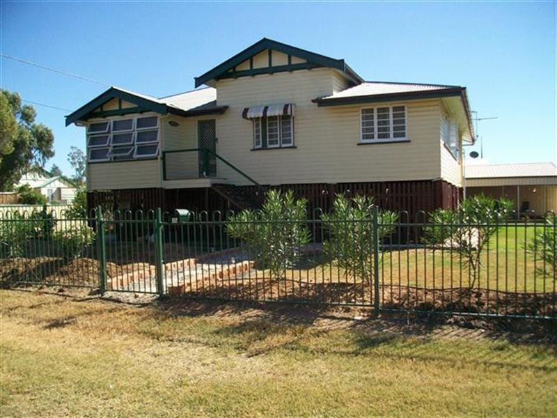 35 Bowen Street, Roma QLD 4455