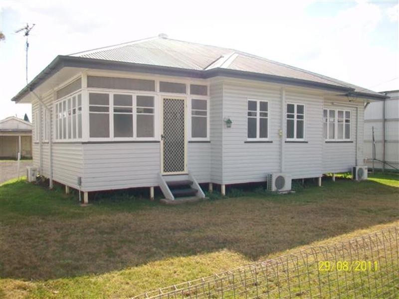 83 Charles, Roma QLD 4455