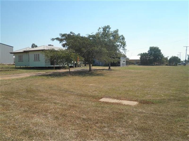 99 Raglan Street, Roma QLD 4455