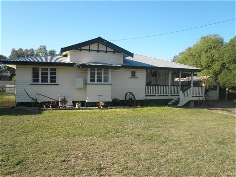 9 Timbury Street, Roma QLD 4455