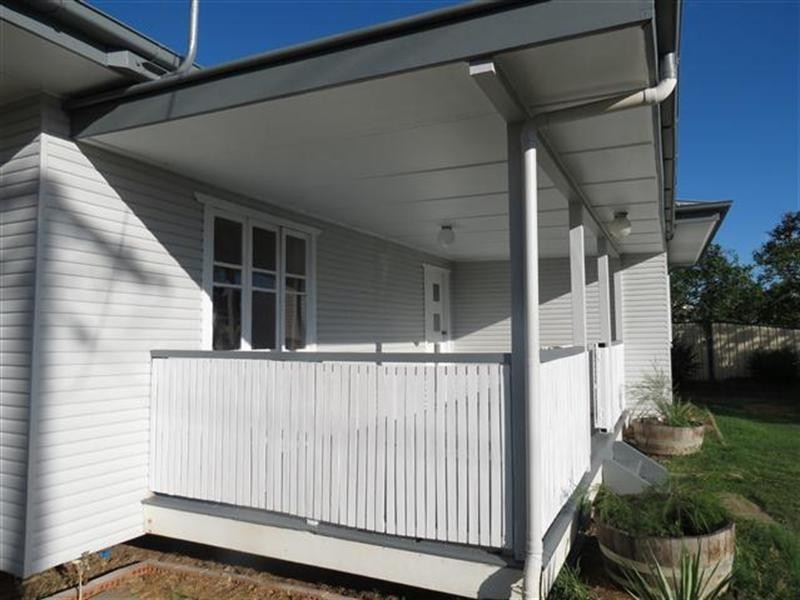 7 Queen Street, Roma QLD 4455