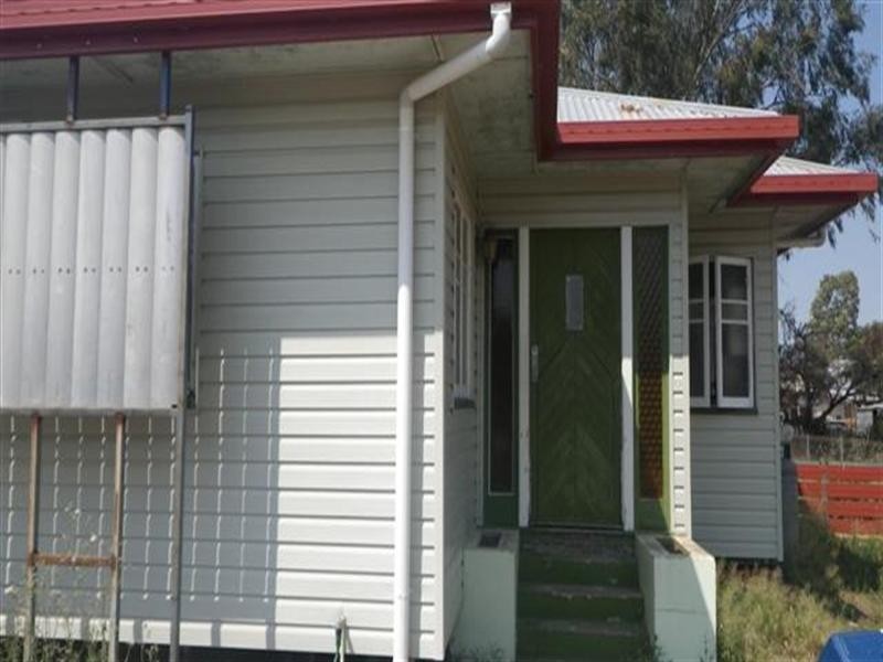 4 Arthur Street, Roma QLD 4455