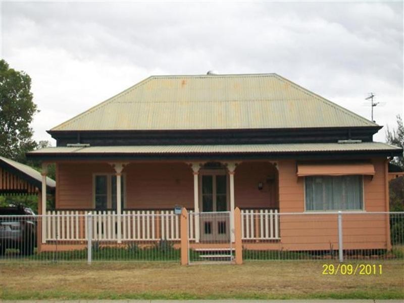 105 Charles, Roma QLD 4455