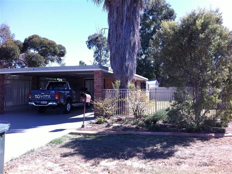 16 Edna Street, Roma QLD 4455