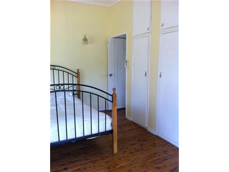 12 School Street, Amby QLD 4462