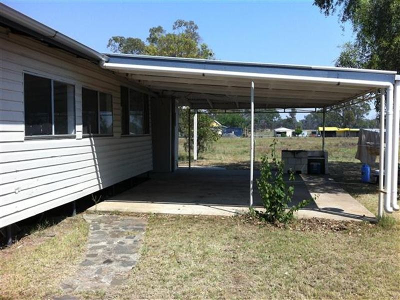 12 School Street, Amby QLD 4462