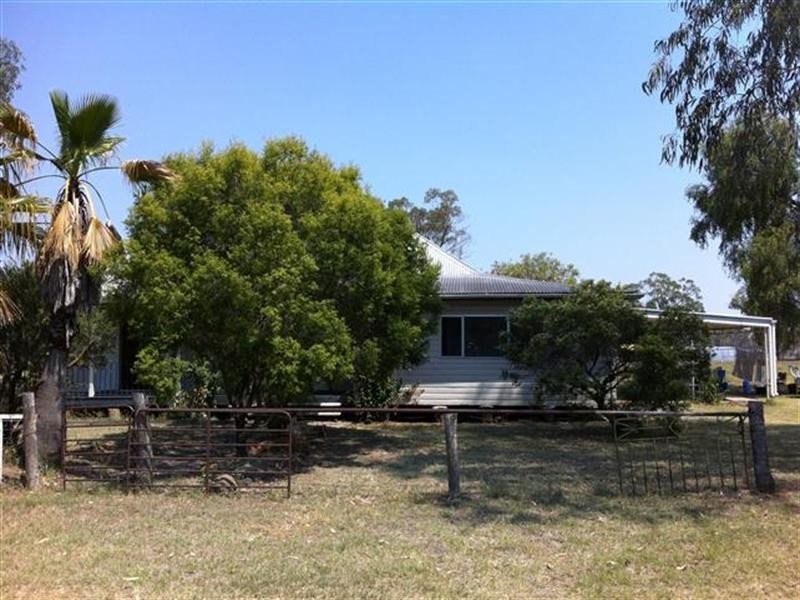 12 School Street, Amby QLD 4462