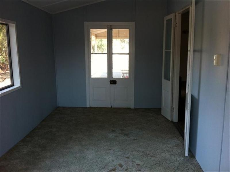 12 School Street, Amby QLD 4462