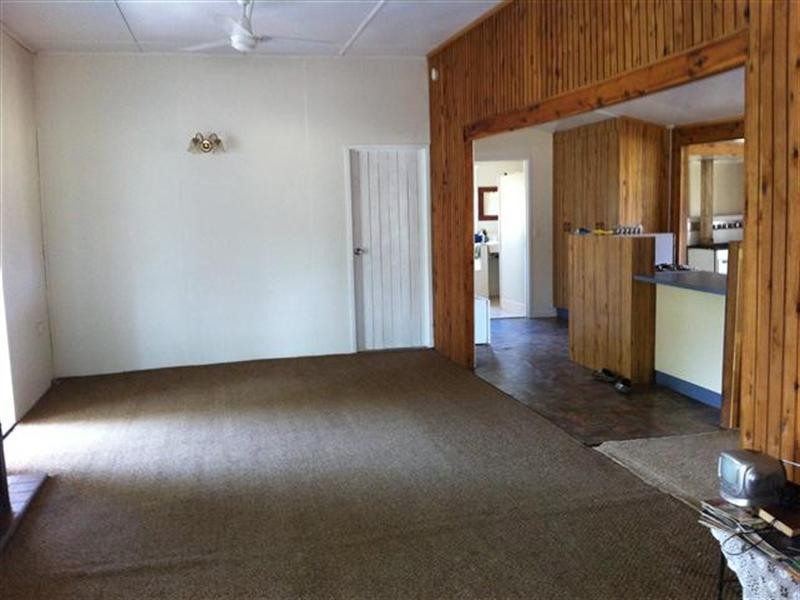 12 School Street, Amby QLD 4462