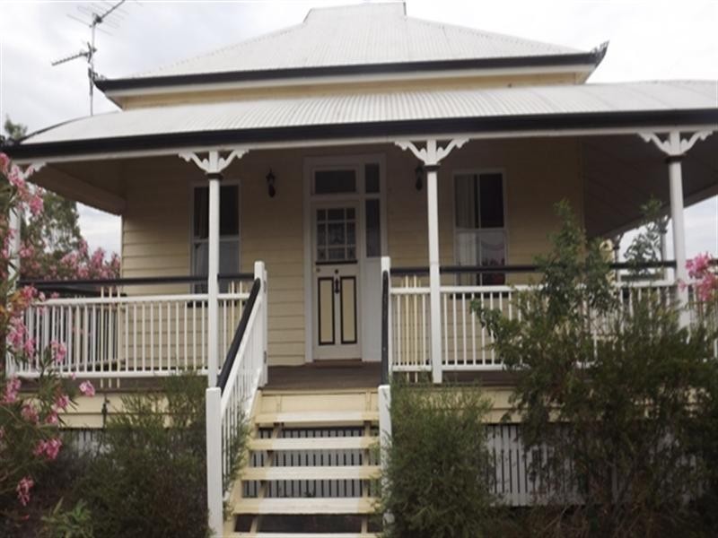 7 Alfred Street, Roma QLD 4455