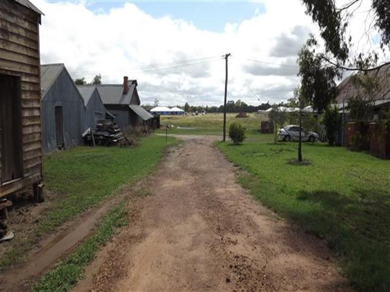 77 Northern Road, Roma QLD 4455