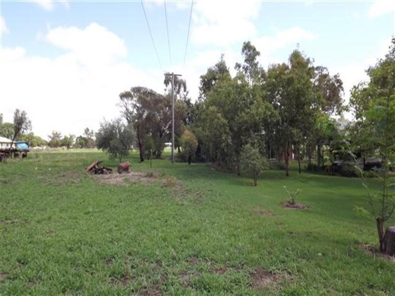 77 Northern Road, Roma QLD 4455