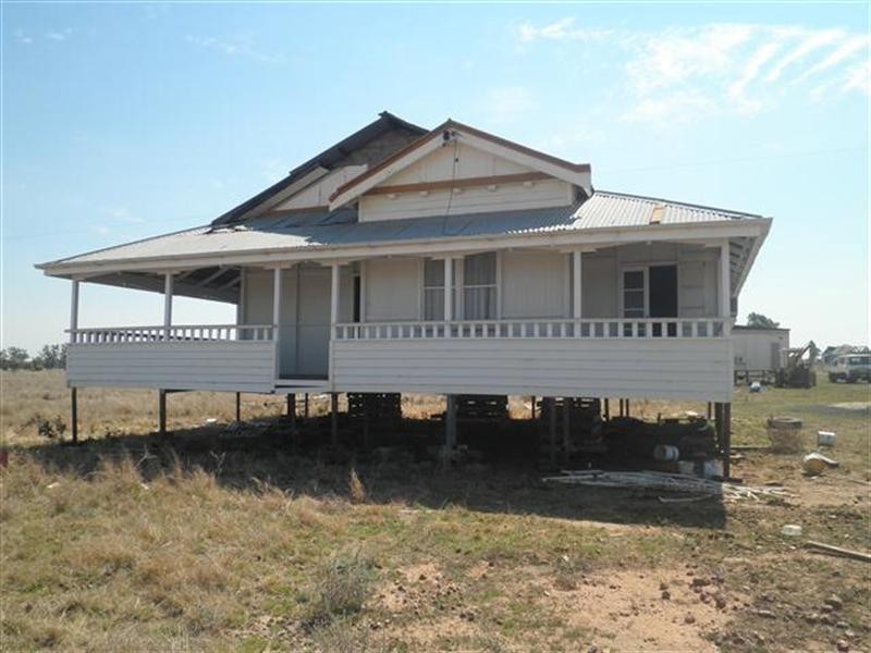 1 Removal Home, Roma QLD 4455