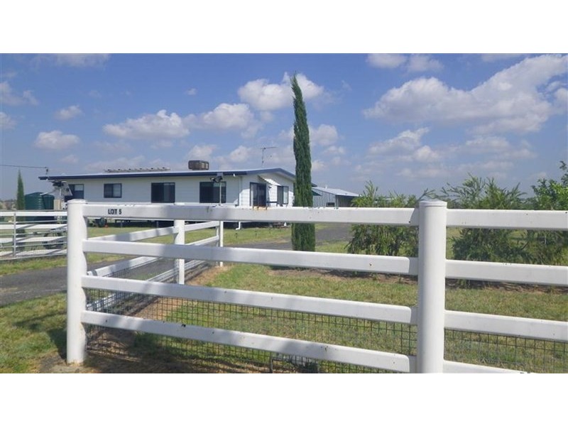 144 Bourne Drive, Roma QLD 4455