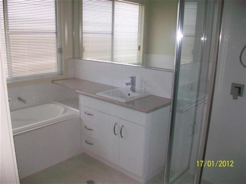 12 Beetson Drive, Roma QLD 4455