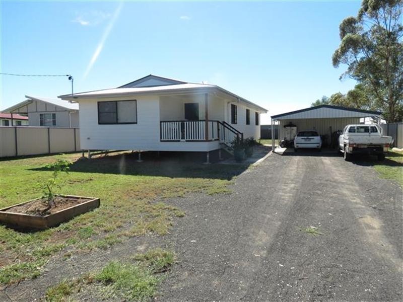 64 Hawthorne Street, Roma QLD 4455