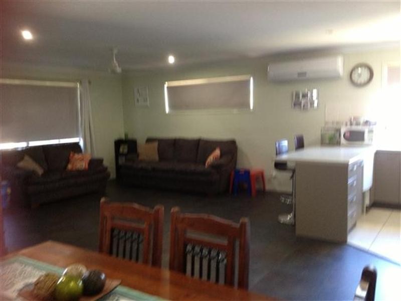 64 Hawthorne Street, Roma QLD 4455