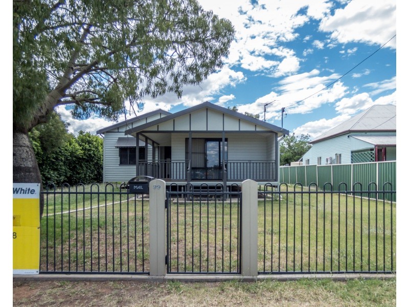 99 Arthur Street, Roma QLD 4455