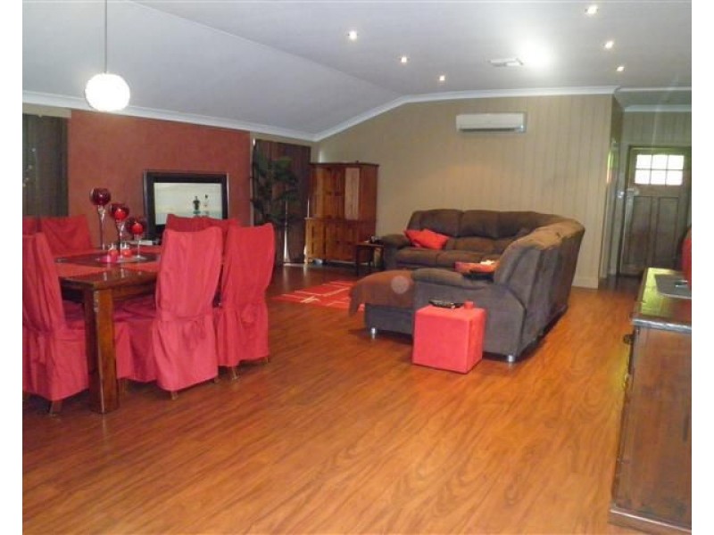 99 Arthur Street, Roma QLD 4455