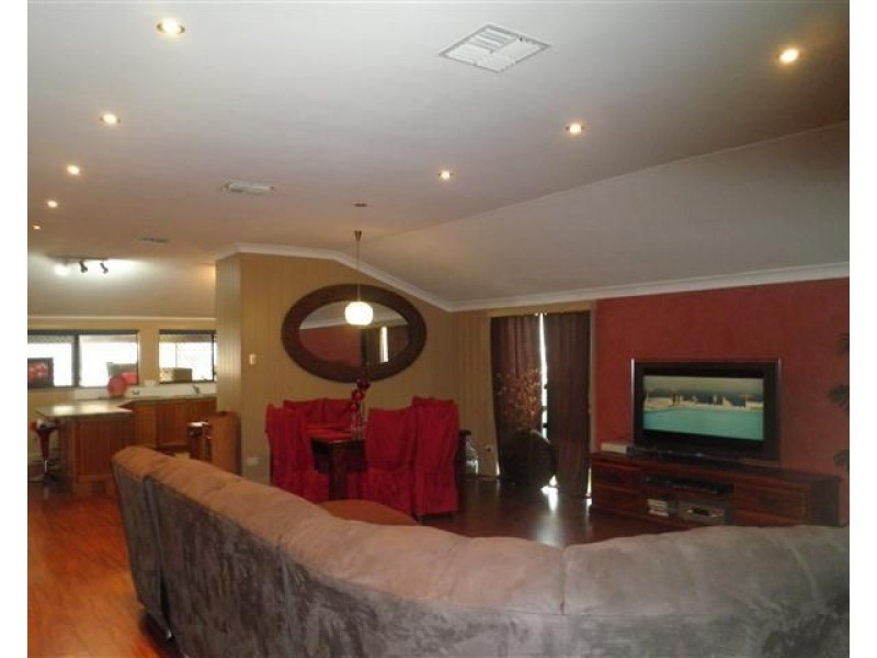 99 Arthur Street, Roma QLD 4455