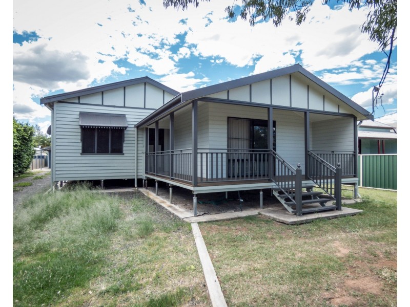 99 Arthur Street, Roma QLD 4455