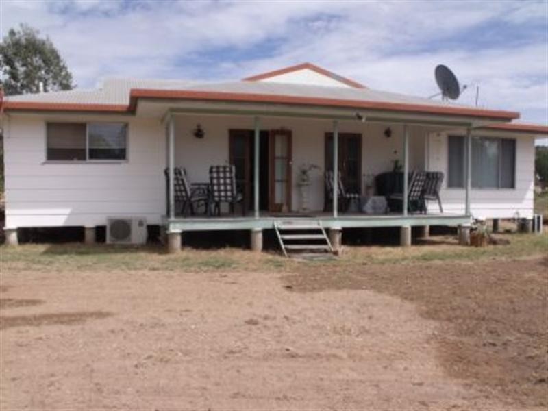 15 Flinders Street, Yuleba QLD 4427