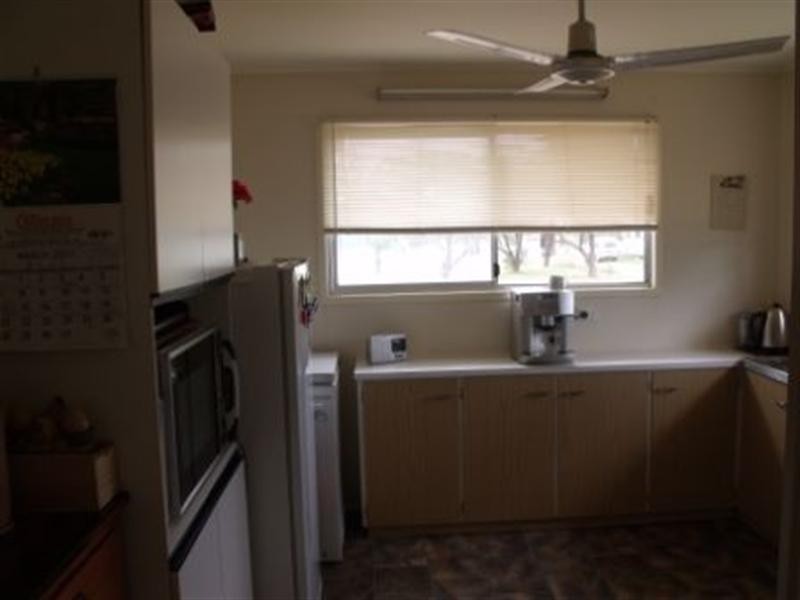 15 Flinders Street, Yuleba QLD 4427