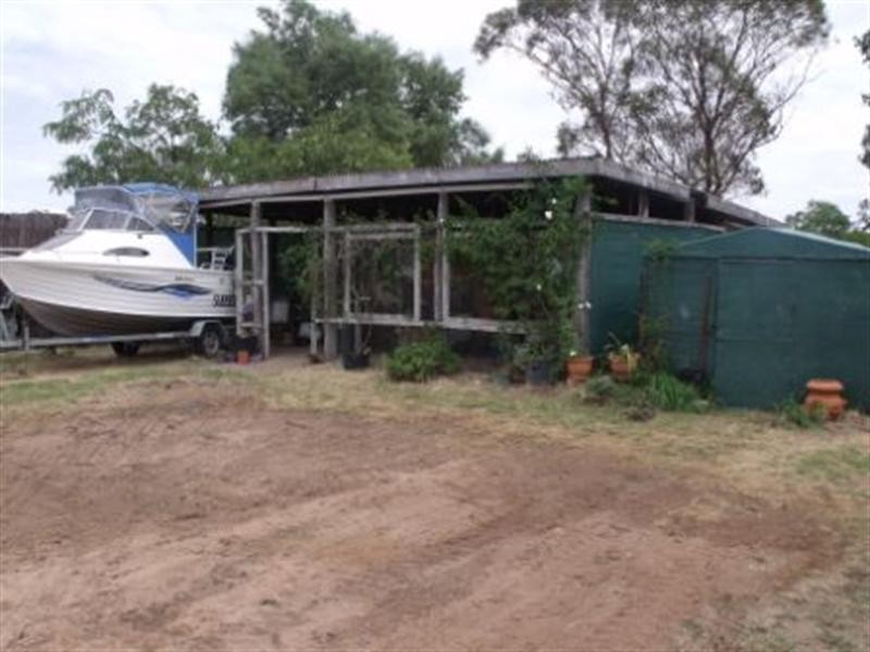 15 Flinders Street, Yuleba QLD 4427