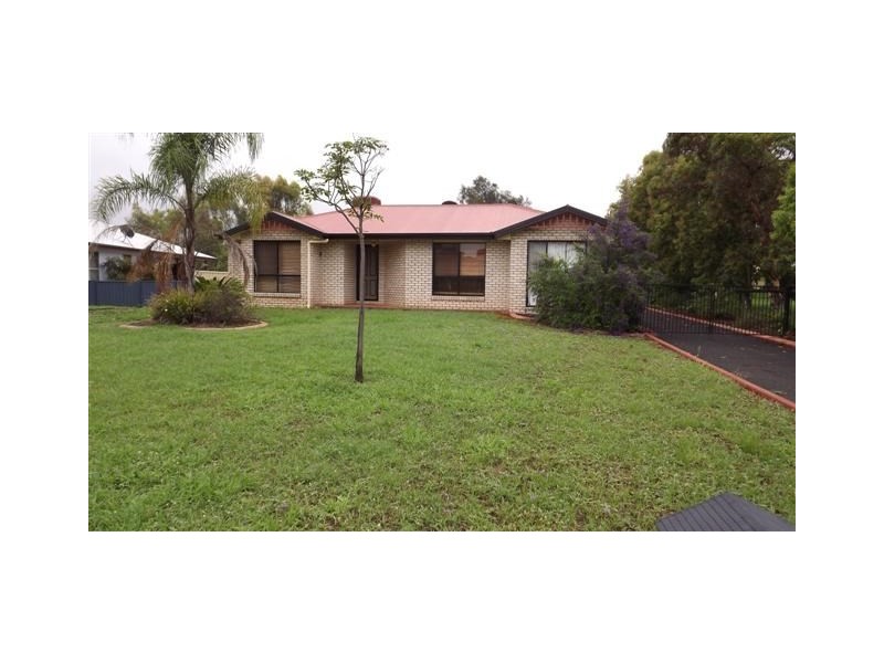 1 Felicity Court, Roma QLD 4455