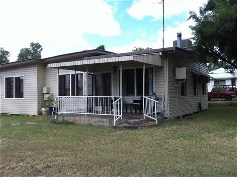 32 Hoffman Street, Roma QLD 4455