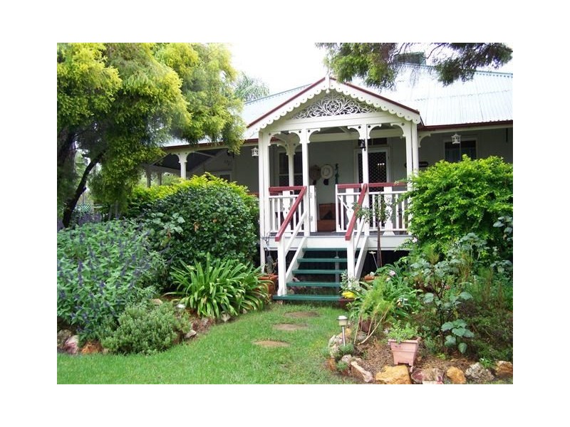 24 Queen Street, Roma QLD 4455