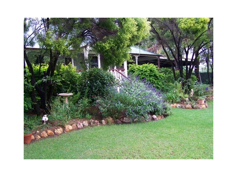 24 Queen Street, Roma QLD 4455