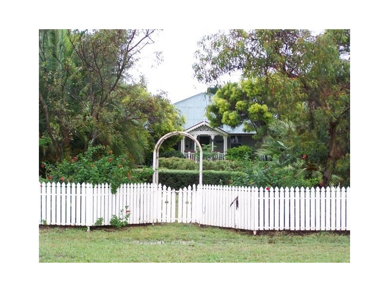 24 Queen Street, Roma QLD 4455