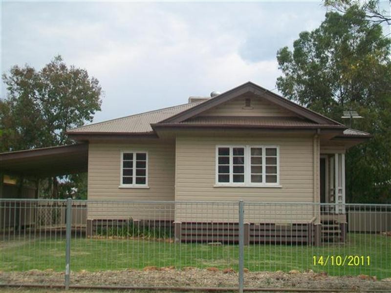 64 Northern Road, Roma QLD 4455