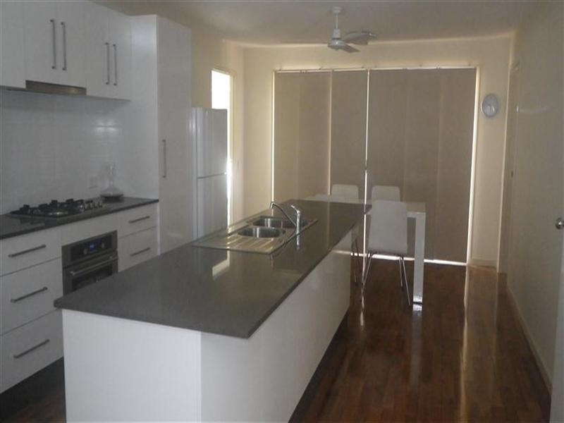 3/2 Harms Street, Roma QLD 4455