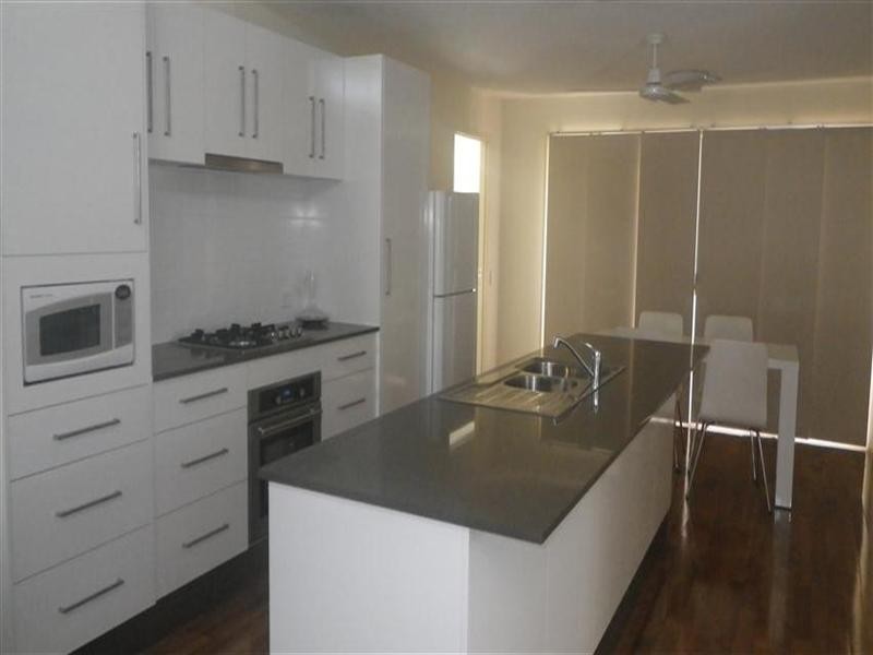 3/2 Harms Street, Roma QLD 4455