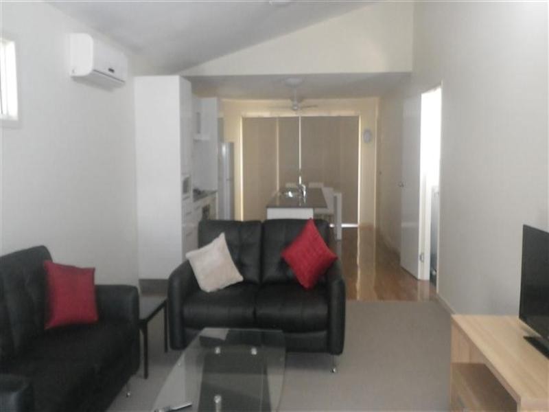 3/2 Harms Street, Roma QLD 4455