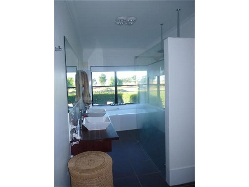 128 Bourne Drive, Roma QLD 4455