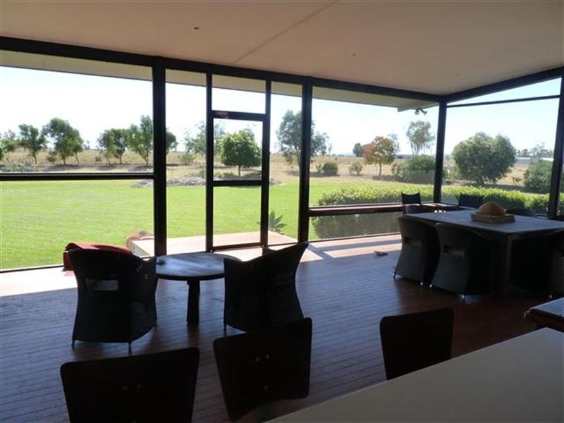 128 Bourne Drive, Roma QLD 4455