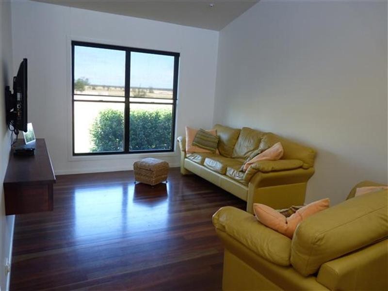 128 Bourne Drive, Roma QLD 4455