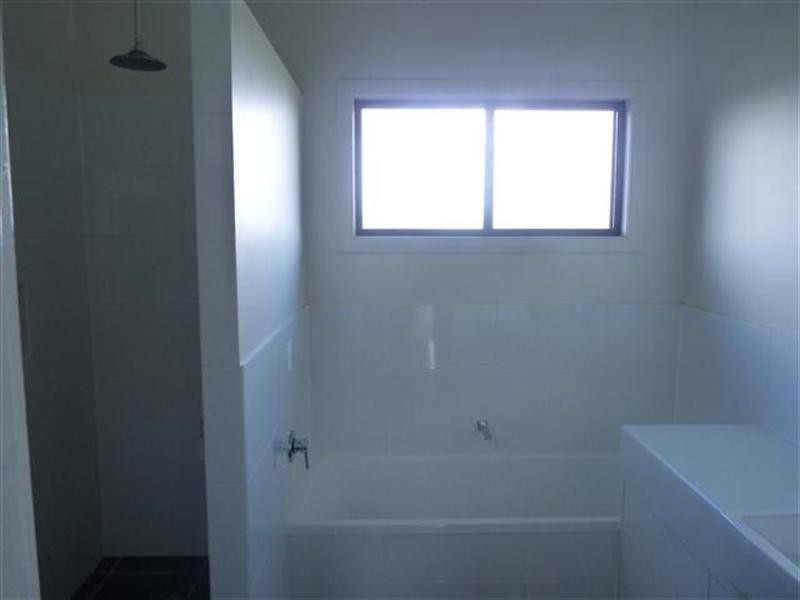 128 Bourne Drive, Roma QLD 4455