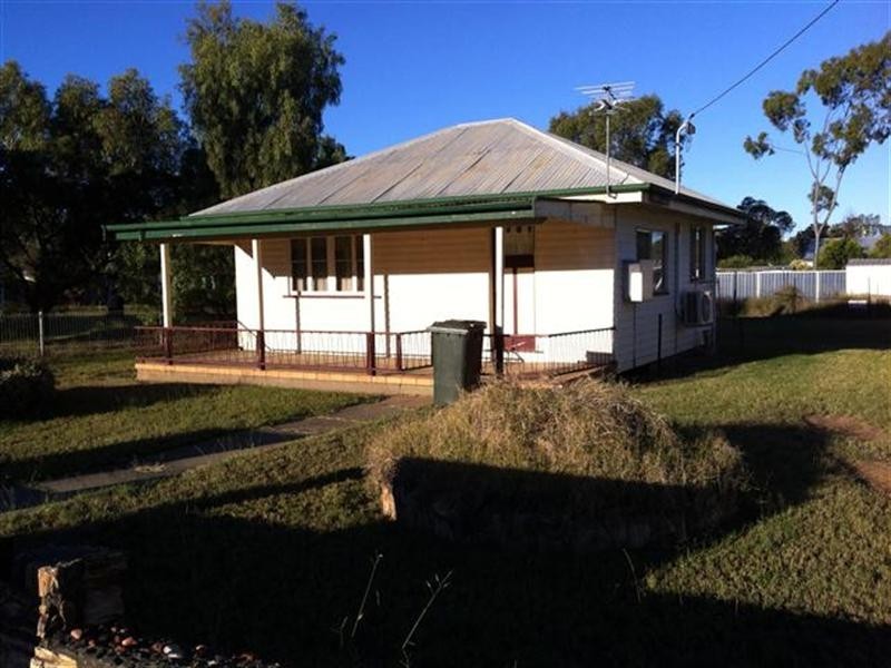 20 Lewis Street, Roma QLD 4455