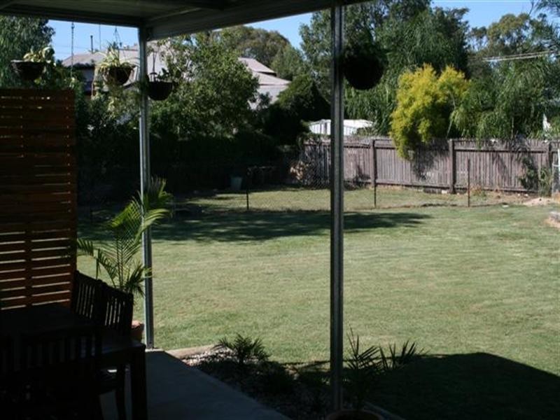 3 Bond Street, Roma QLD 4455