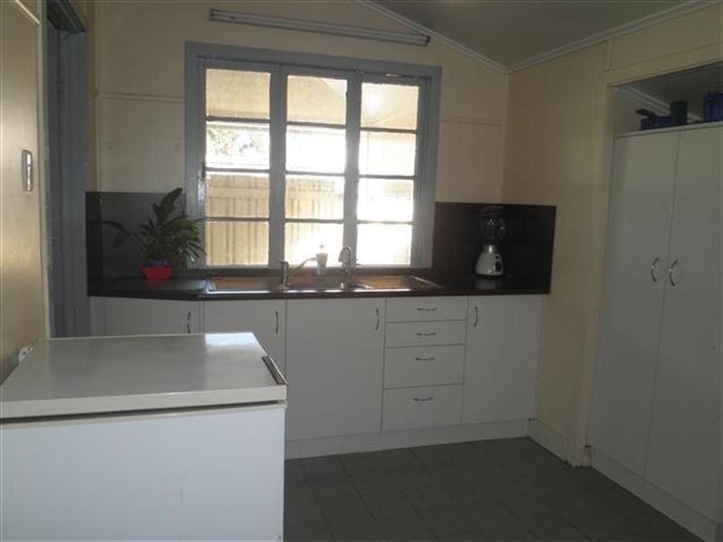 74 Northern Road, Roma QLD 4455