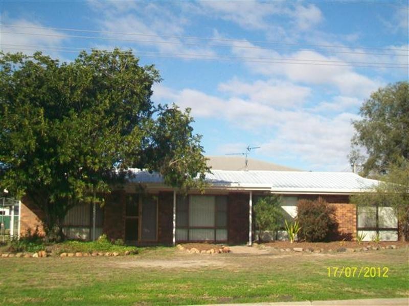 2 Roma Crescent, Roma QLD 4455