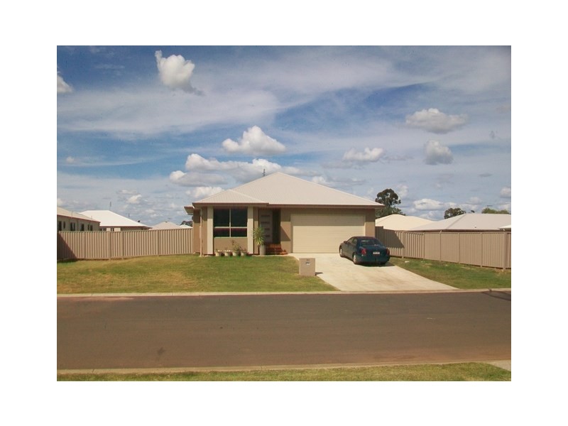 11 Bassett Court, Roma QLD 4455