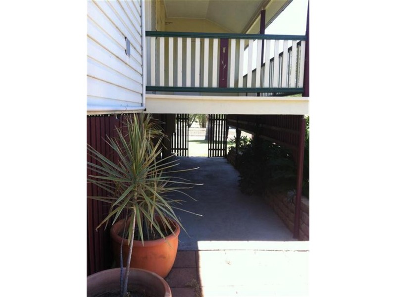 30 Northern Road, Roma QLD 4455
